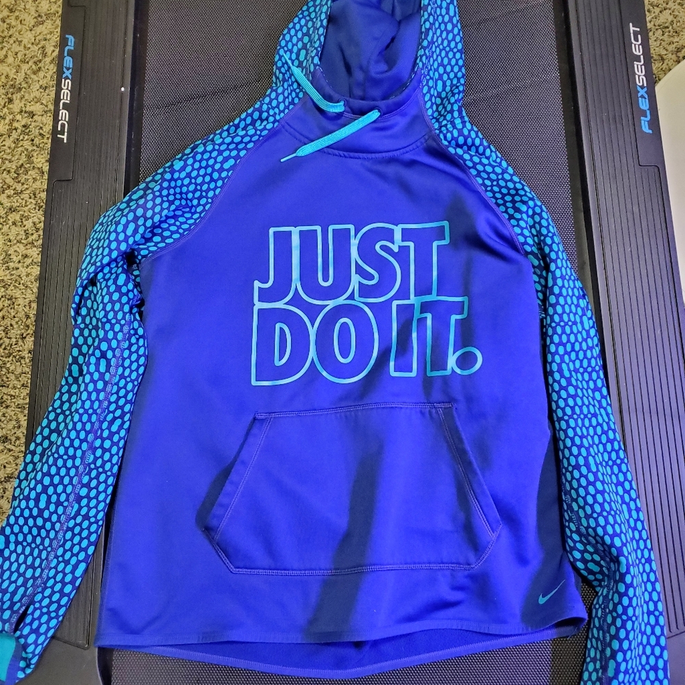 Nike therma-fit medium blue polka dot sweatshirt.